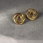 BRINCO DOURADO NÓ ELEGANCE