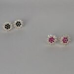 BRINCO FLOR COM ZIRCÔNIA ROSA PRATA