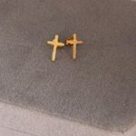 BRINCO CRUZ GOLD ELEGANCE DELICADO