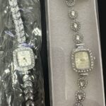 RELÓGIO CRAVEJADO QUADRADO   GLD PRT