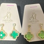 BRINCO TREVO VERDE COM PONTO LUZ